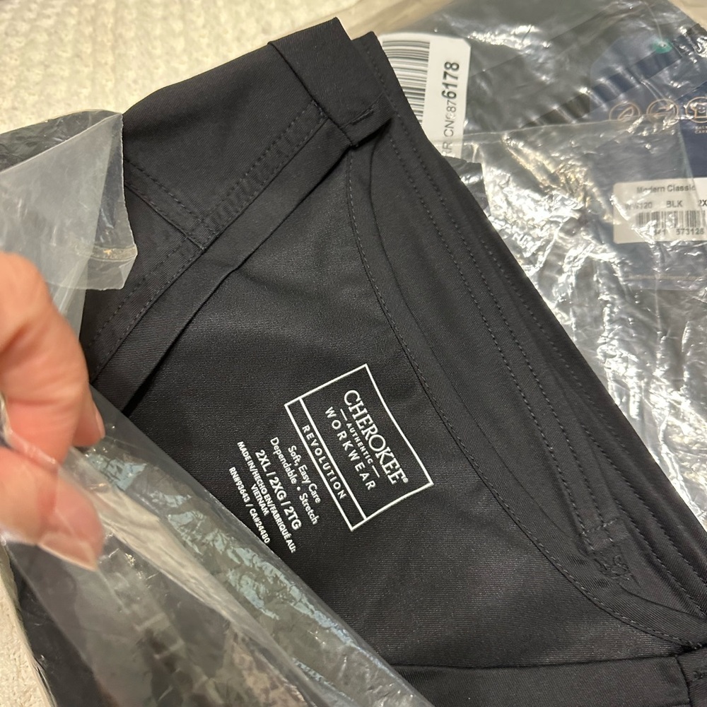 BLACK 2XL Cherokee Scrub Set Top WW610 w/ Mid Rise Flare Drawstring Pant-WW120 - Picture 6 of 7